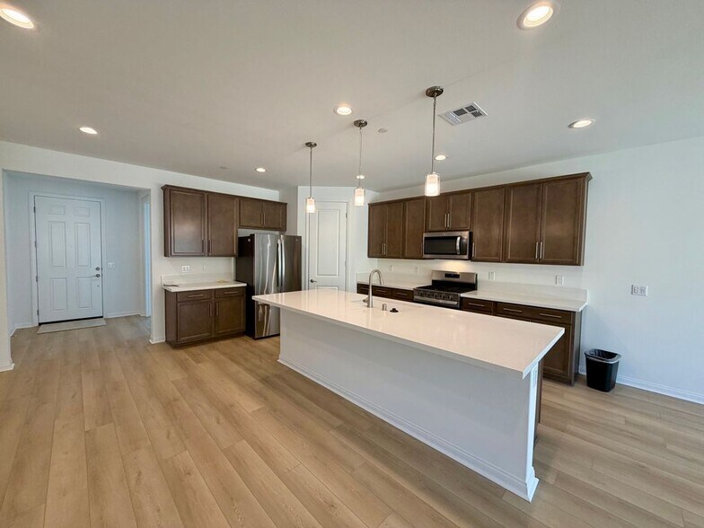 Building Photo - 21600 Thomas Ct