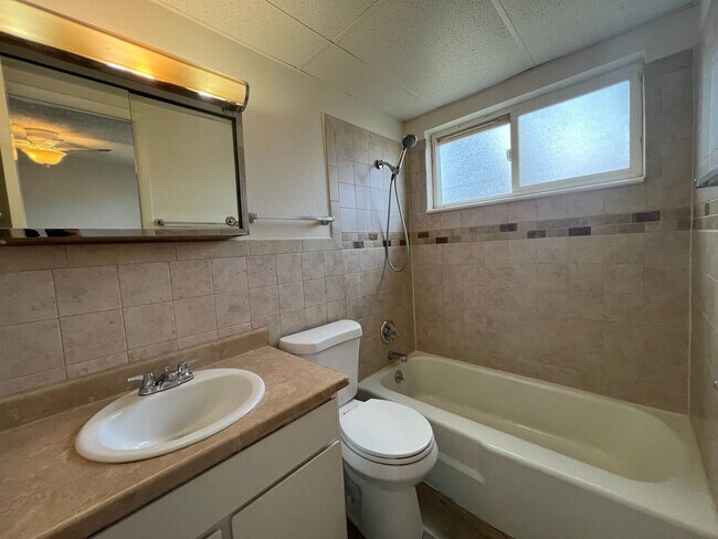 Building Photo - 10th Street Square Apartments