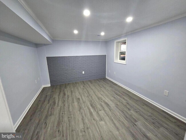 Building Photo - 4813 Lawrence St