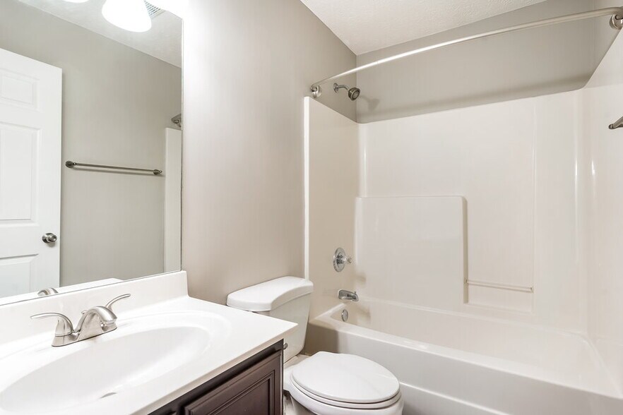 Building Photo - 2209 Dewey Dr