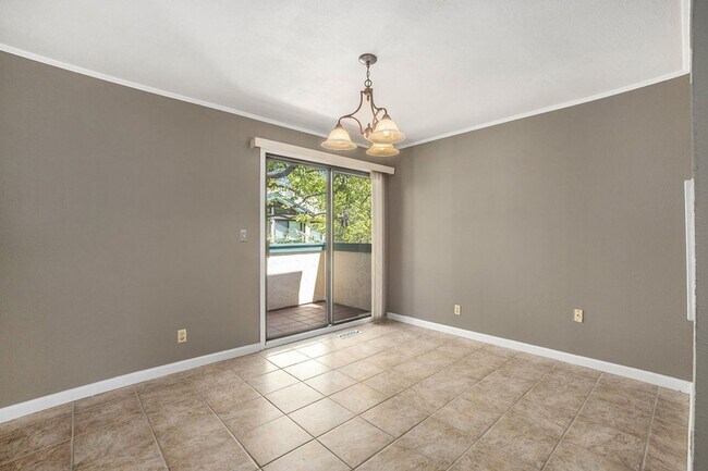 Building Photo - 109 Carob Ln