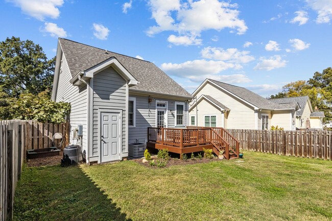 Building Photo - Gorgeous 3 Bedroom Home in Downtown Raleig...