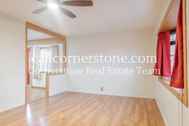 Building Photo - 411 E Cheyenne Rd