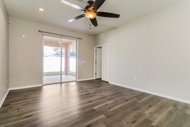 Building Photo - 8101 Pea Tree Ct