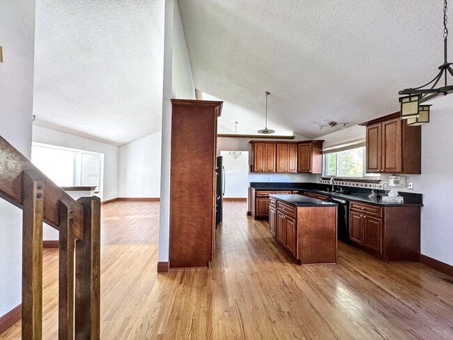 Building Photo - 18203 E Berry Dr