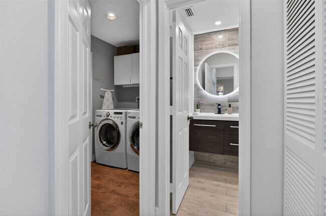 Building Photo - 1005 Cedar Falls Dr