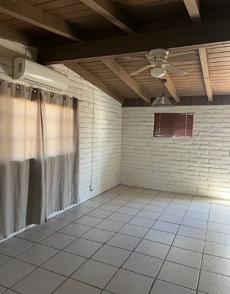 Building Photo - 2541 E Elm St