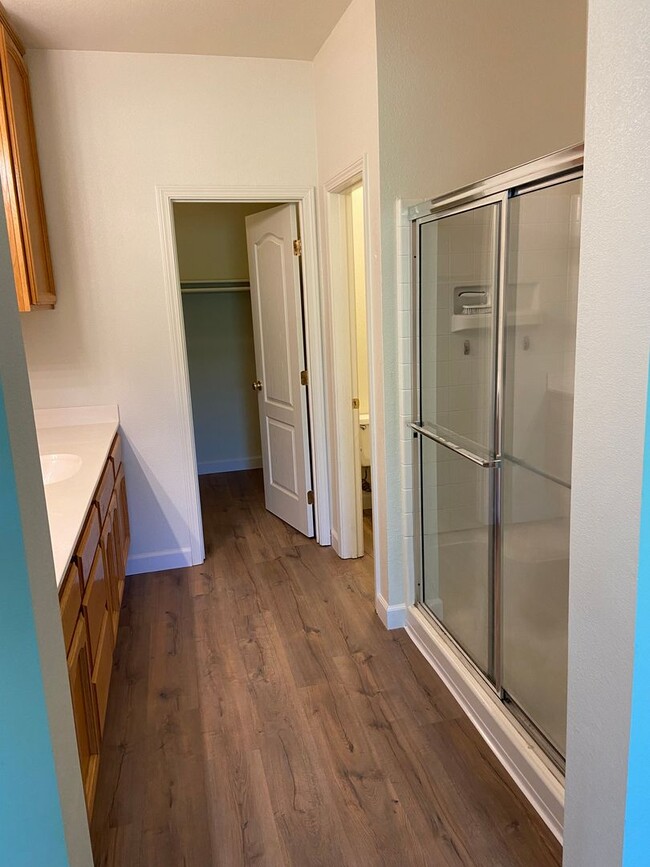 Building Photo - Bentley Square - Gated 3 Bdrm+office