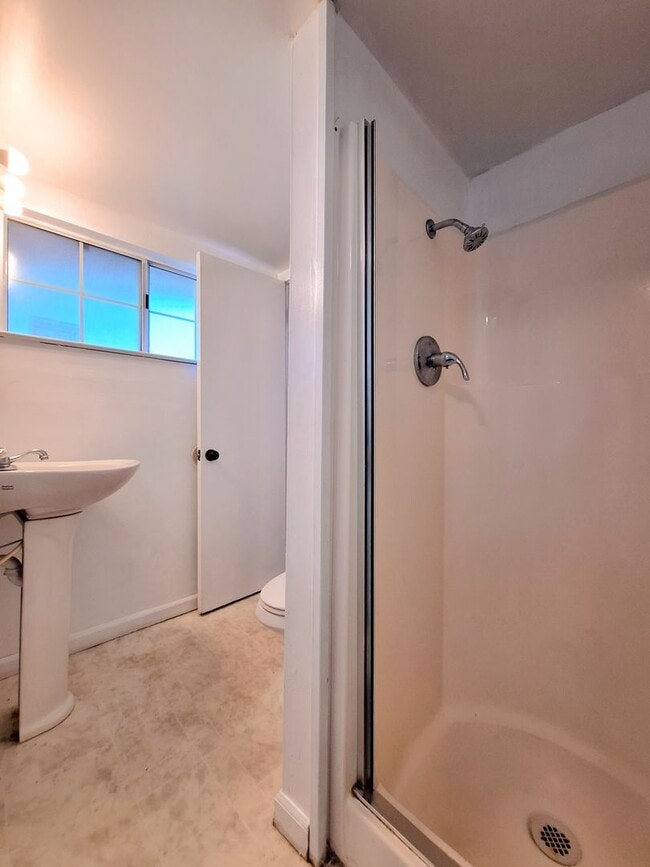 Building Photo - Refurbished 3bd Single Story House With Carport & Large Yards