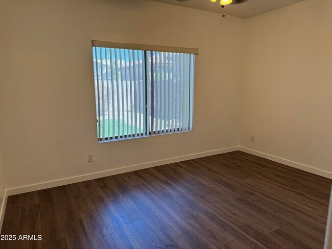 Building Photo - 2633 E Riviera Dr