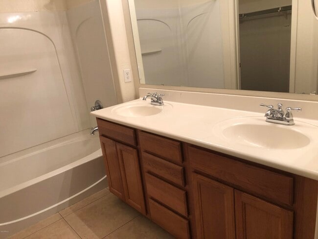Building Photo - 2754 S Sulley Dr