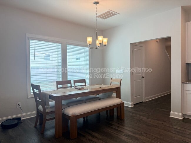 Building Photo - 540 Barrington Row Ave