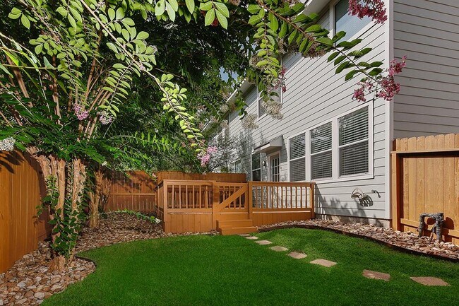 Building Photo - 11 Scenic Brook Ct