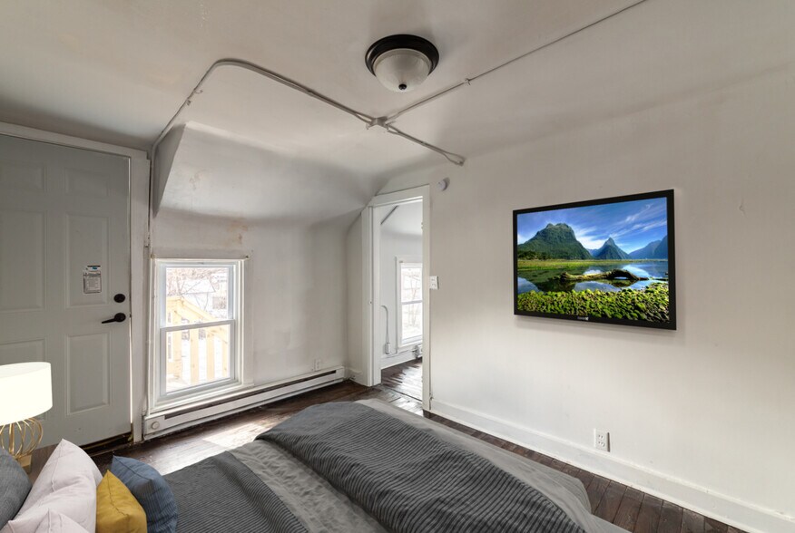 Building Photo - 1610 S Cedar St