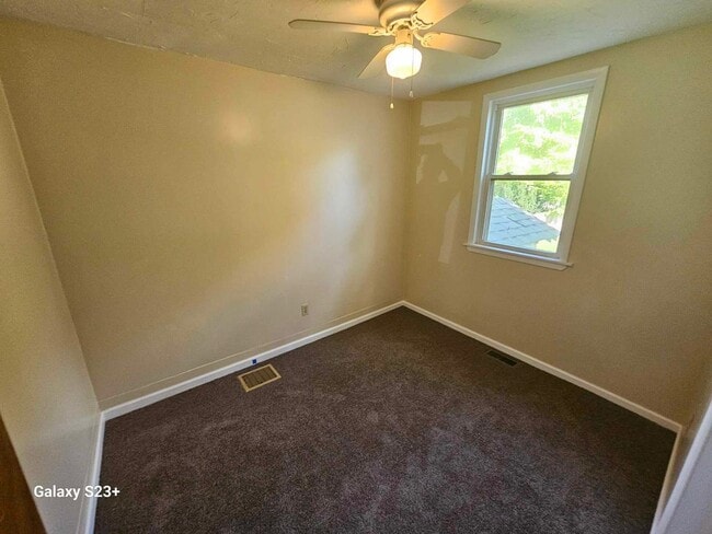 Building Photo - Kent 2-bedroom 1 bath house for rent