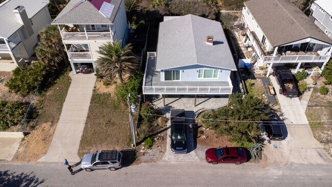 Building Photo - Pelican Way