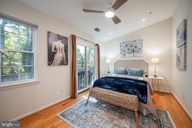 Building Photo - 122 Sanborn Pl