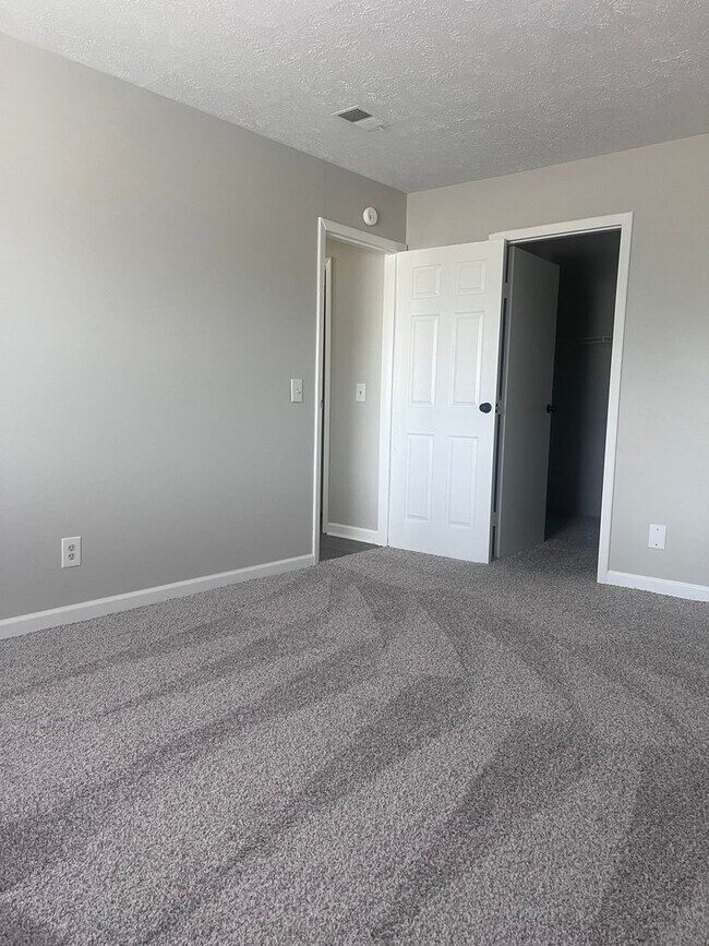 Building Photo - BG0923