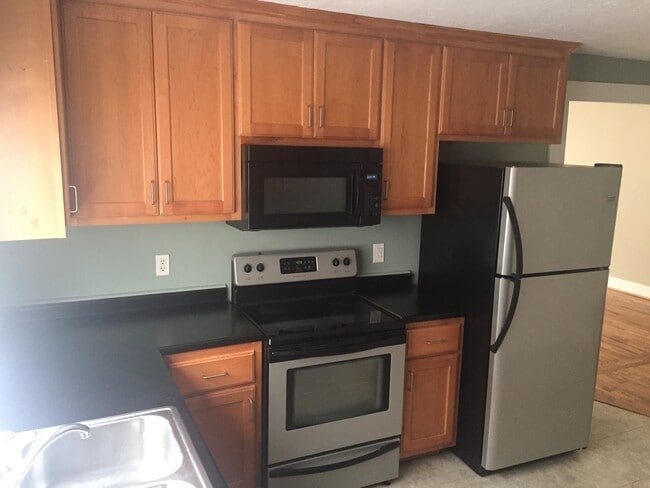 Building Photo - 308 Clinton St SE