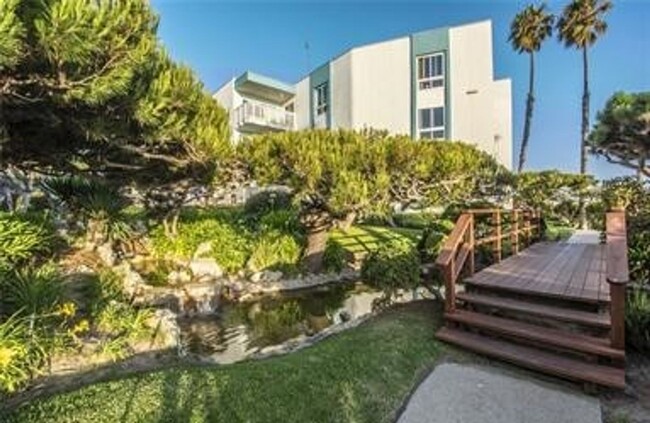 Building Photo - Totally Updated Ocean View 1 bedroom in Th...