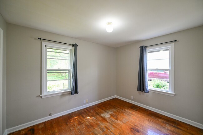 Building Photo - 8 Clarke St