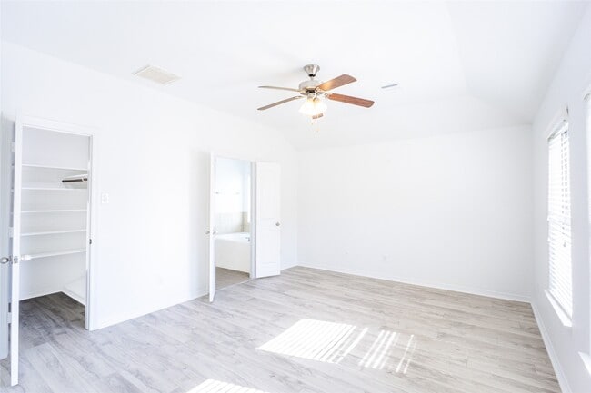 Building Photo - 9918 Hideaway Bend Ln
