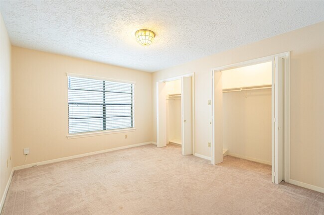 Building Photo - 2306 Potomac Dr