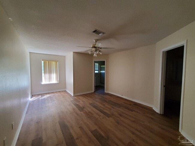 Building Photo - 2490 Vale Dr