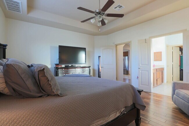 Building Photo - 2300 Dovetail St