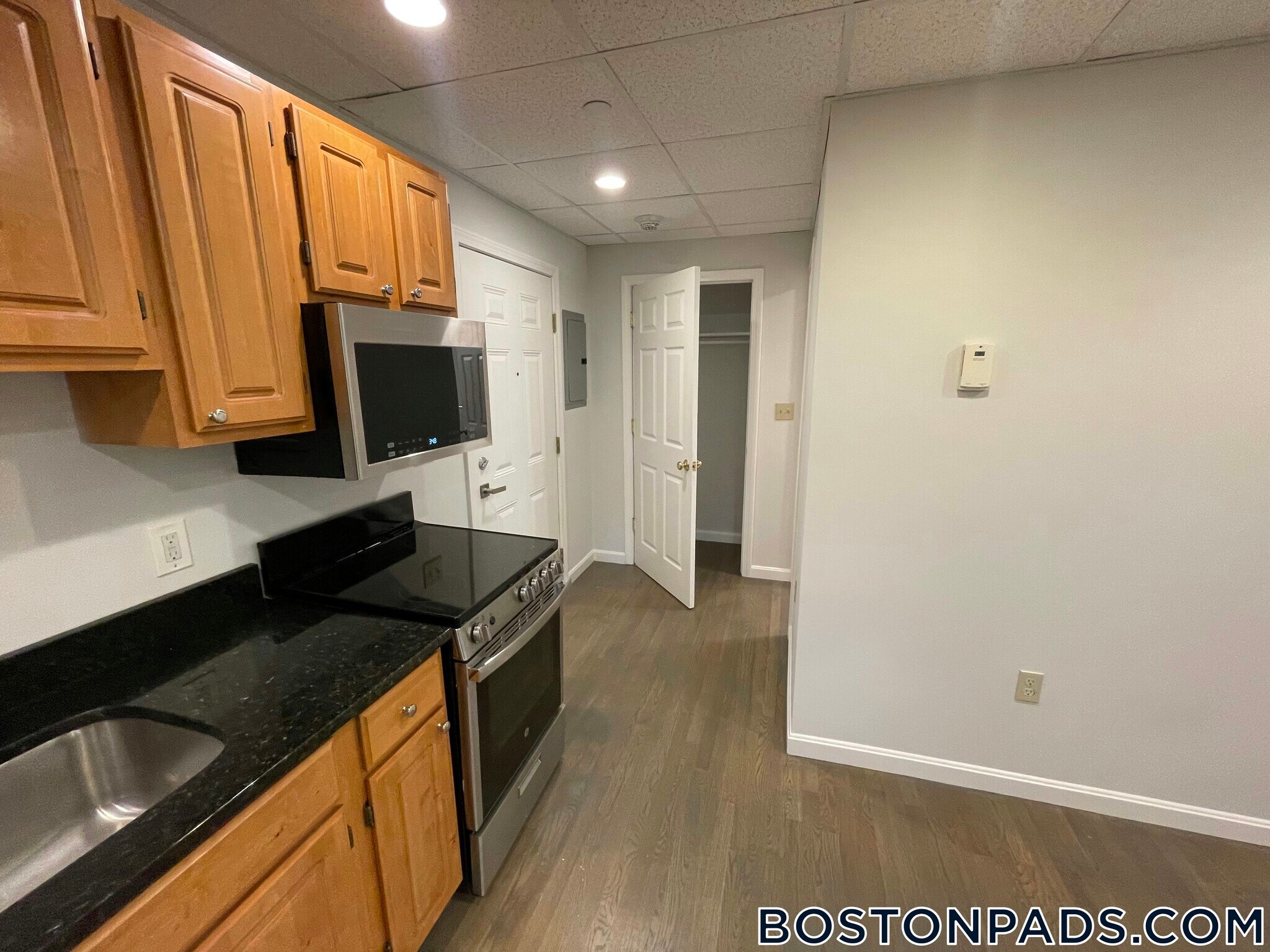 Building Photo - 77 Park Dr