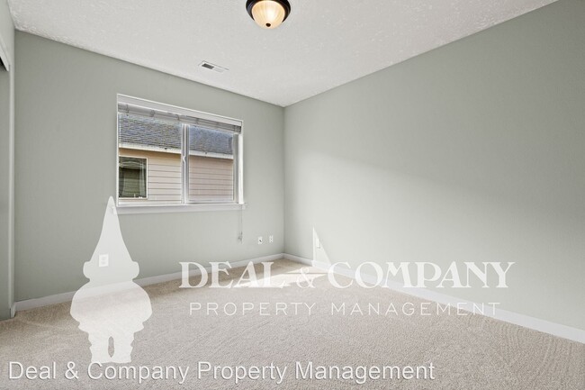 Building Photo - 3 br, 2.5 bath House - 532 SE 204th Place