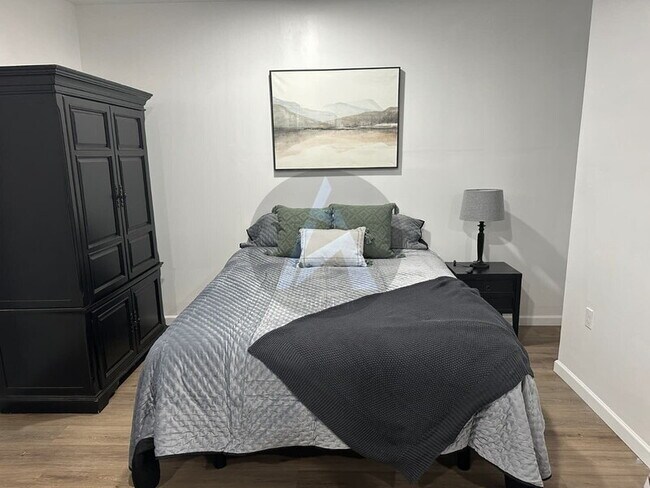 Building Photo - 4433 Coopers Creek Dr SE