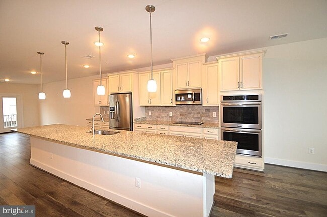 Building Photo - 44878 Tiverton Sq