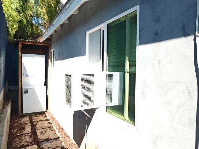 Building Photo - 1 Bedroom 1 Bath Studio For Rent in City H...