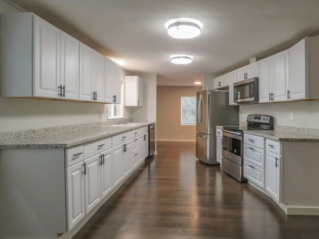 Building Photo - Century Meadows Home Available Now- Aurora