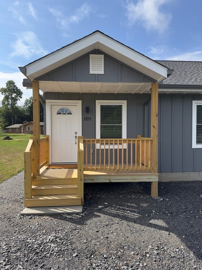 Building Photo - 105 Leslies Home Dr