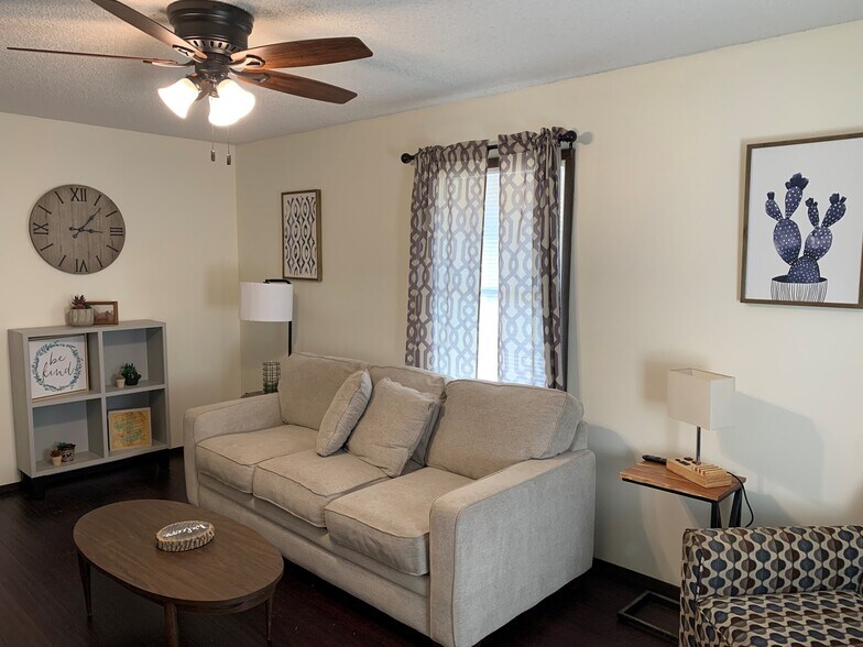 Building Photo - 617 4th St