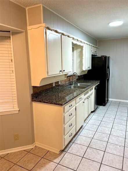 Building Photo - 1408 Kiowa Dr