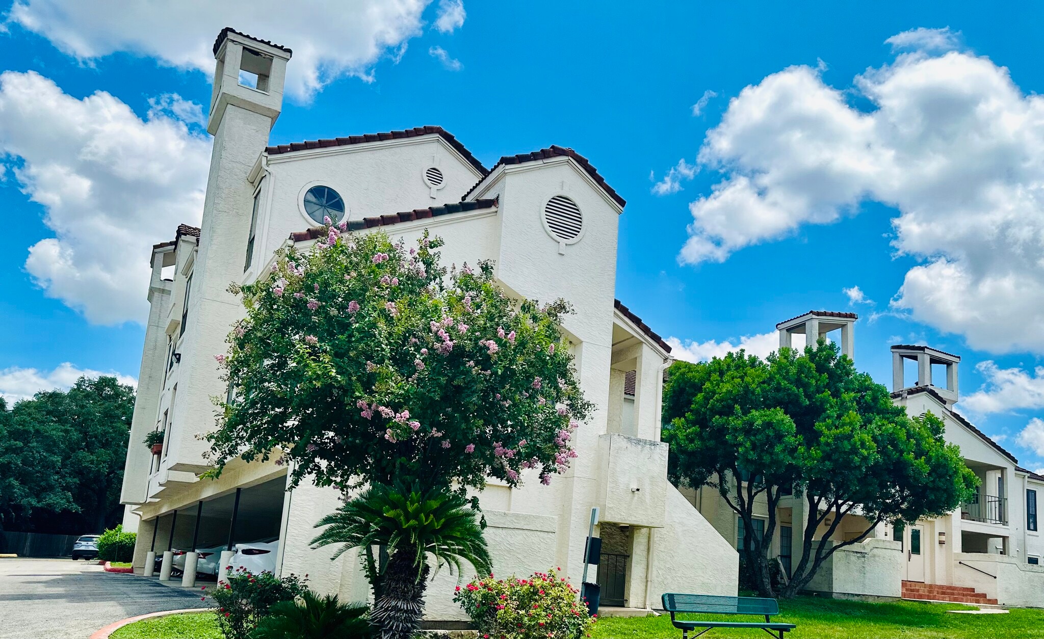 Building Photo - 2255 Thousand Oaks