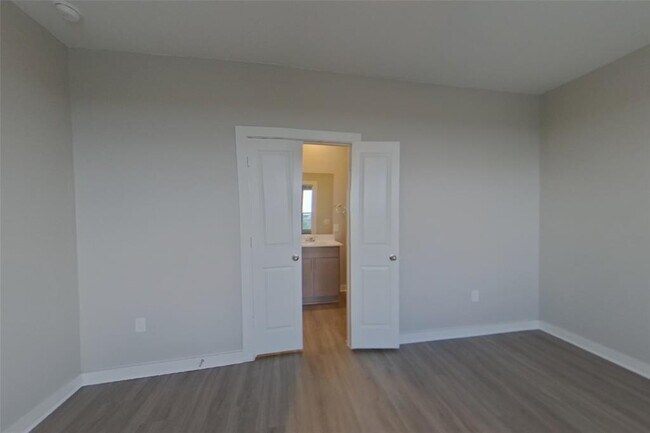 Building Photo - 445 Raglands Rd