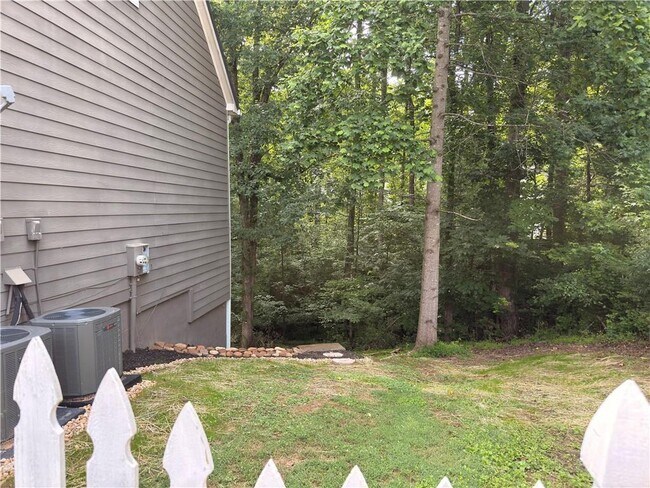 Building Photo - 5706 Amberside Ln NE