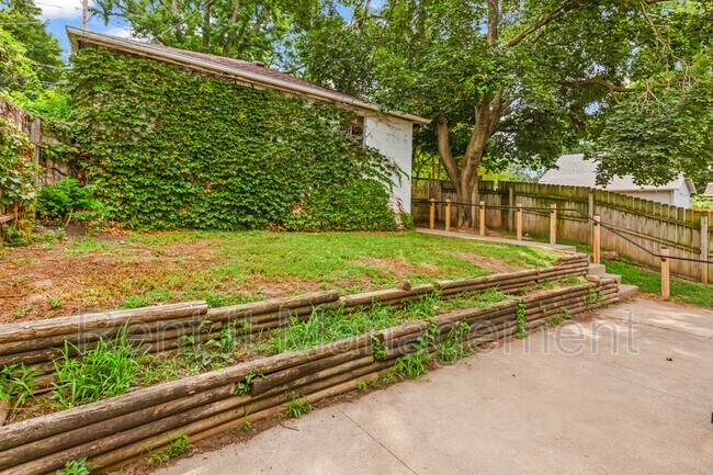 Building Photo - 2315 N. 61st.