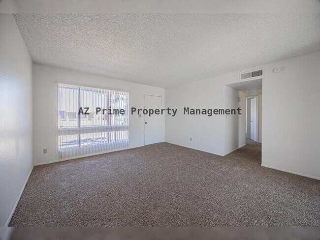 Building Photo - 8821 W Sahuaro Dr