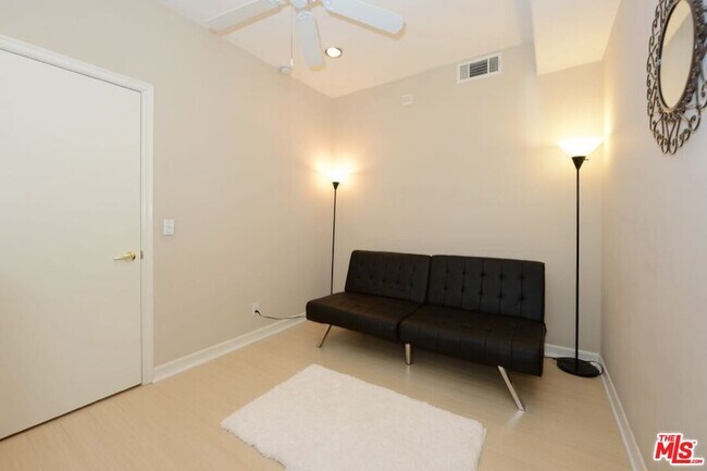 Building Photo - 117 N Gale Dr