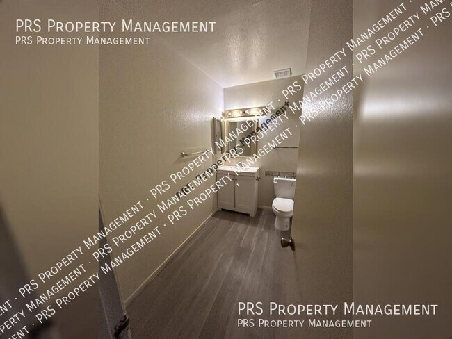 Building Photo - 5309 S River Dr