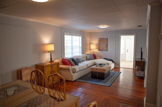 Building Photo - 419 43rd St