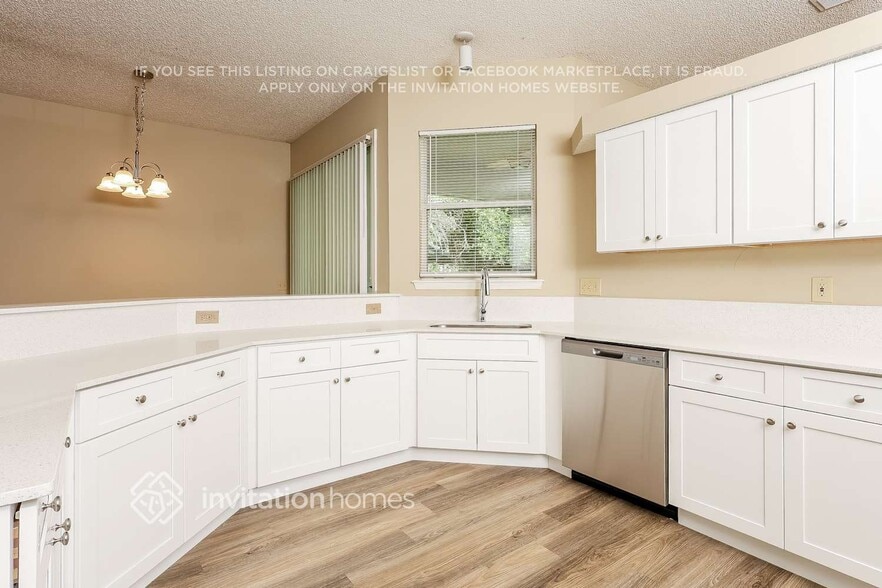 Building Photo - 11836 Lake Fern Dr