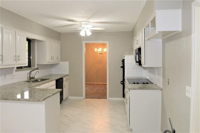 Building Photo - 2203 Glen Forest Ln