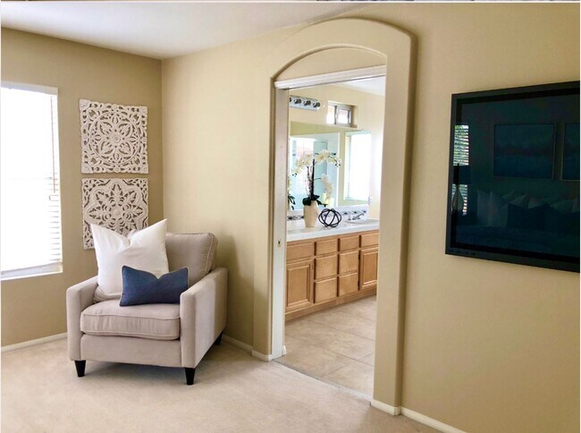 Building Photo - Spacious 4-Bedroom/2.5-Bath Home with Char...