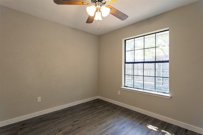 Building Photo - 840 Red Oak Ct